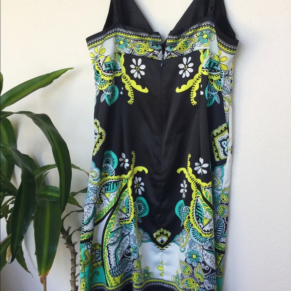 Beautiful paisley Dress - Picture 5 of 6